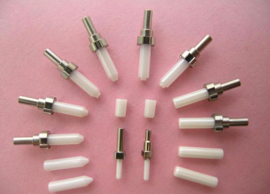 Precision machining Zirconia keramische schroef voor verbinding met glasvezelkabel
