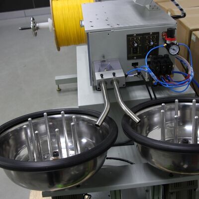 CLX-96 Automatische glasvezelkabel snijmachine met een snelheid van 1,6-2,1 m/s voor 0,9 mm-6 mm patchcords en touch interface